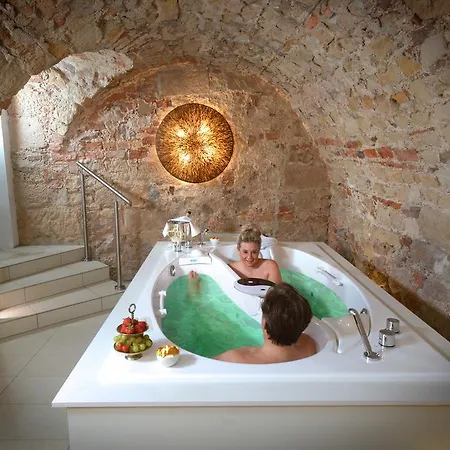 Romantik Burgkeller Residenz Kerstinghaus Otel 4*