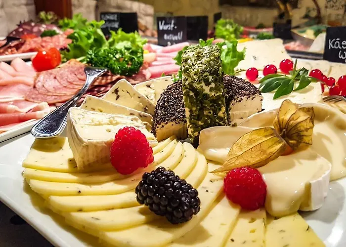 فندق Romantik Burgkeller Residenz Kerstinghaus 4*